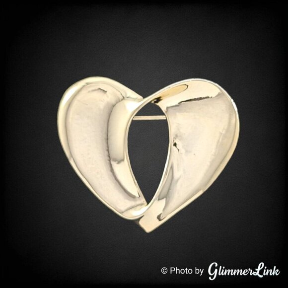 Vintage Heart Light Gold Tone Brooch Pin - Picture 1 of 6